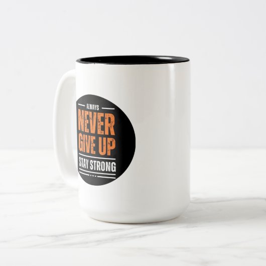 Never Give Up Inspirational Coffee Mug Tweekleurige Koffiemok (Voorkant links)