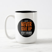 Never Give Up Inspirational Coffee Mug Tweekleurige Koffiemok (Links)