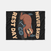 Never Skip Rest Day Sloth Gym Workout Lifting Body Fleece Deken (Voorkant (Horizontaal))