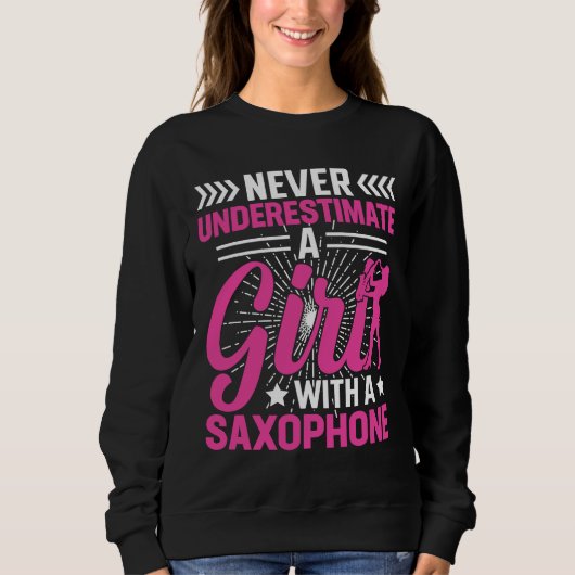 Never Underestimate a Girl with a Saxophone Saxaph Trui (Voorkant)