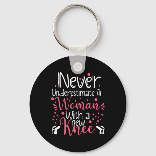 Never Underestimate A Women New Knee Broken Knee S Sleutelhanger (Voorkant)