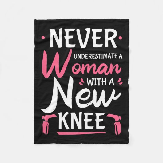 Never Underestimate A Women New Knee Replacement S Fleece Deken (Voorkant)