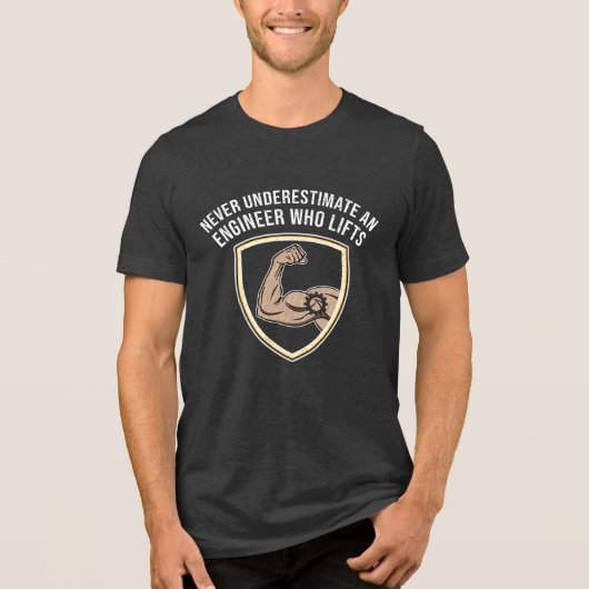 Never Underestimate An Engineer Who Lifts T-shirt (Voorkant)