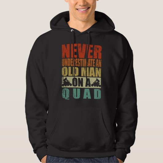 Never Underestimate An Old Man On A Quad Father's  Hoodie (Voorkant)