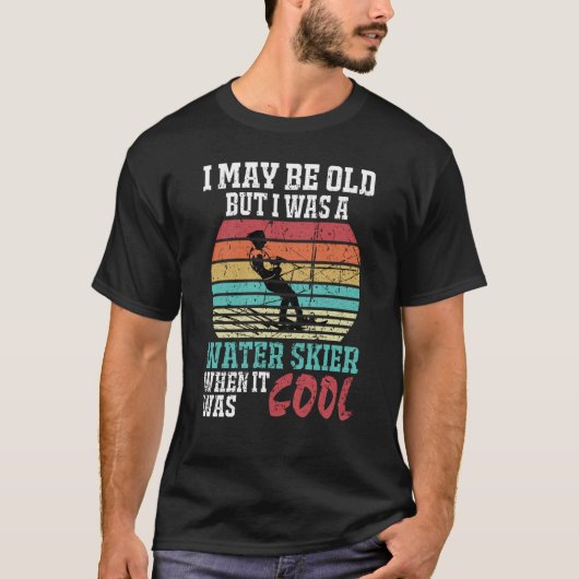 Never Underestimate An Old Man On A Ski Skiing Ski T-shirt (Voorkant)