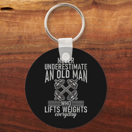 Never Underestimate An Old Man Who Lift Weights Bo Sleutelhanger (Voorkant)
