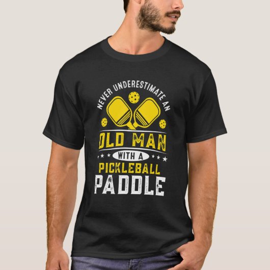 Never underestimate an old man with a pickleball p t-shirt (Voorkant)