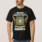 Never Underestimate The Power Of A Daves T-shirt (Voorkant)