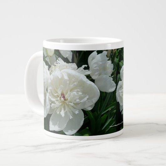 New Day Gardens Mok - White Peony (Voorkant links)