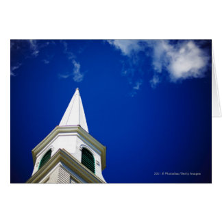 New England Church Steeple met een Royal Blue Sky