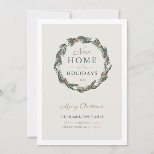 New Home Elegant Neutral Greenery Pine Wreate Feestdagenkaart (Voorkant)