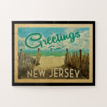 New Jersey Shore Jigsaw Puzzle Beach Vintage<br><div class="desc">Ce design de carte postale vintage du New Jersey présente une plage de sable avec une belle eau turquoise de l'océan et au-dessus de la mer,  un ciel bleu avec des nuages blancs lustrés. Dans un style de voyage vintage.</div>