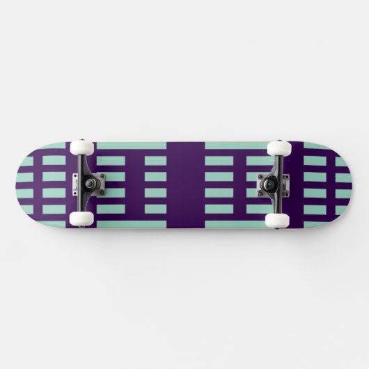 New Stylish Skateboard with Modern Stripe Pattern (Horizontaal)