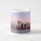 New York Evening Skyline Extra Grote Beker (Voorkant)