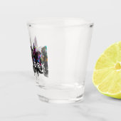 New York in graffiti Shot Glass Glas (Rechts)