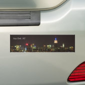 New York Skyline bij nacht Bumpersticker (Op auto)