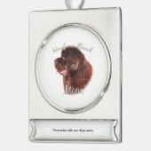 Newfoundland (bruin) mam 2 verzilverd banner ornament (Links)