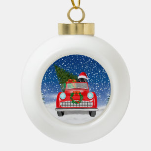 Newfoundland-hond rijdt auto in sneeuw met Kerstmi Keramische Bal Ornament
