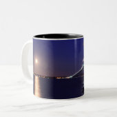 Newport Bridge Full Moon Two-Tone Coffee Mug (Devant gauche)