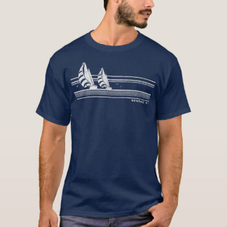 Newport RI  Sailing 70s Nautical Sailboot T-shirt