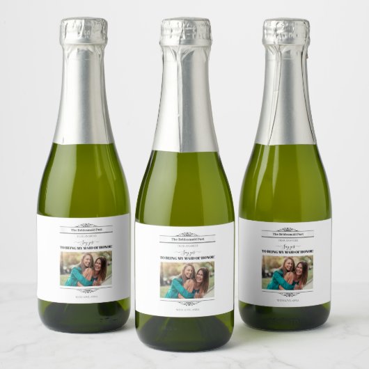 Newspaper Bridesmaid Proposal Retro Script Font Sparkling Wijnetiket (Flessen)