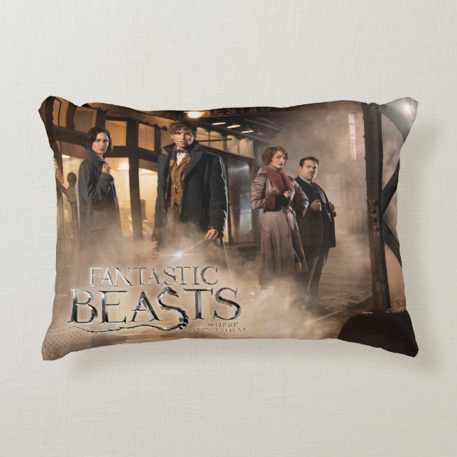 NEWT SCAMANDER™ & Co. op het treinstation Accent Kussen (Voorkant)