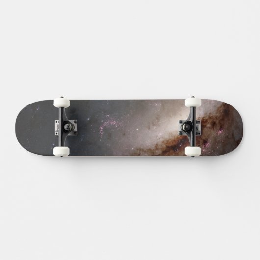 NGC 4258 Ondergaat intense stervorming. Skateboard (Horizontaal)