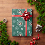 NICE LIST APPROUVÉ   Photo Fun Christmas Holiday W<br><div class="desc">Ce papier d'emballage de Noël amusant comprend des flocons de neige rustiques, un timbre APPROUVÉ NICE LIST, un arrière - plan vert foncé et la photo de votre enfant. C'est une façon amusante d'envelopper les cadeaux de Noël... et votre enfant n'a besoin que de chercher les cadeaux avec leur photo...</div>