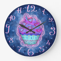 Niedlicher blau/rosa Cupcake mit rosa Herzchen