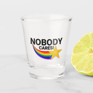 Niemand geeft om borrelglas shot glas