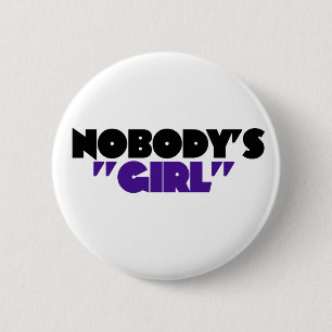 Niemand is een meisje ronde button 5,7 cm