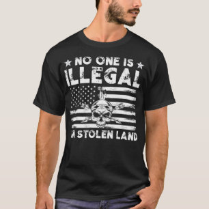 Niemand is illegaal op gestolen land 4 t-shirt