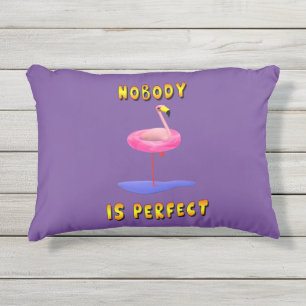 Niemand is perfect - flamingo met zwemring buitenkussen