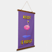 Niemand is perfect - flamingo met zwemring hangend wandkleed (Gebogen)