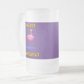 Niemand is perfect - flamingo met zwemring matglas bierpul (Voorkant links)