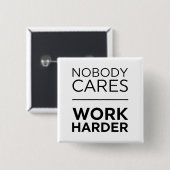 Niemand maakt werk harder vierkante button 5,1 cm (Voorkant /achterkant)