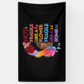 Niet breekbaar als een bloem breekbaar als een bom spandoek (Verticaal)