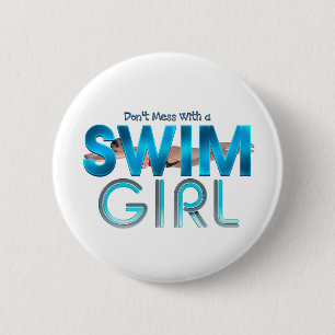 Niet knoeien met een Swim Girl Buttonnen Ronde Button 5,7 Cm