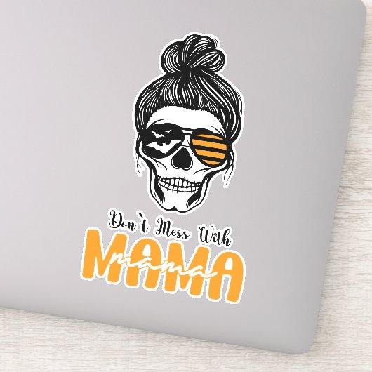 Niet knoeien met mama schedel Badass sticker (Detail)
