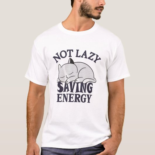 Niet lui, energiebesparende kat t-shirt (Voorkant)
