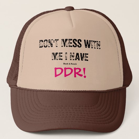 NIET MEER BIJ ME DAN IK HEB DDR! TRUCKER PET (Voorkant)