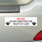 Niet minder met de gekke kat dame. bumpersticker (Op auto)