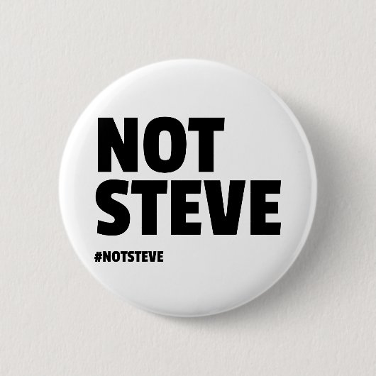 Niet Steve (Zwarte Tekst) Ronde Button 5,7 Cm (Voorkant)