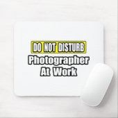 Niet storen...fotograaf op het werk muismat (Met muis)
