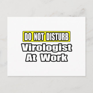 Niet storen...viroloog op het werk briefkaart