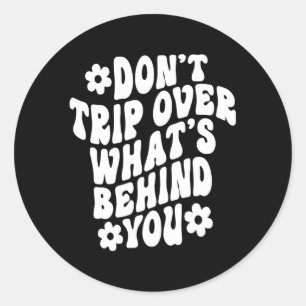 Niet struikelen over wat er achter je staat ronde sticker