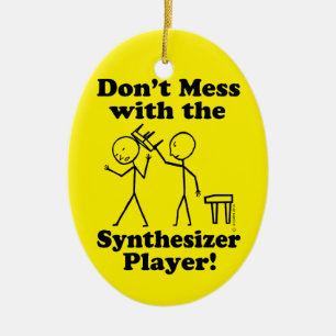 Niet te veel met de Synthesizer Player Keramisch Ornament