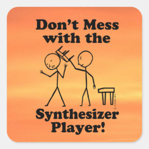 Niet te veel met de Synthesizer Player Square Stic Vierkante Sticker