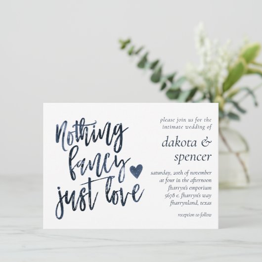 Niets Fancy gewoon liefde | Moody Navy Blue Bruilo Kaart (Staand voorkant)