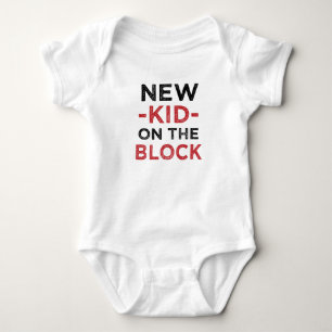 Nieuw Kind op de Block Grappige nieuwe baby boy sh Romper